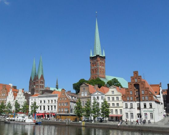Lübeck: Classic Tour of the Hanseatic City - The Salzspeicher warehouses and Lübeck’s working waterfront