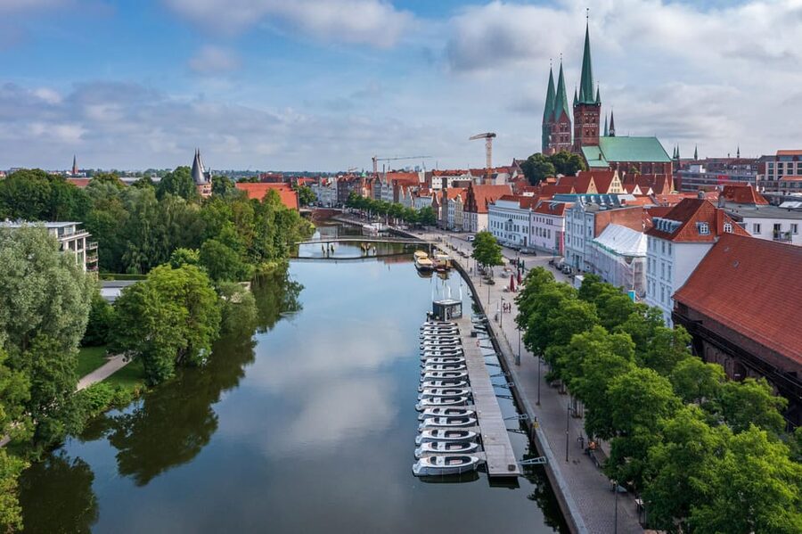 Lübeck: Electric Boat Rental - without driving licence - Key points to know before booking