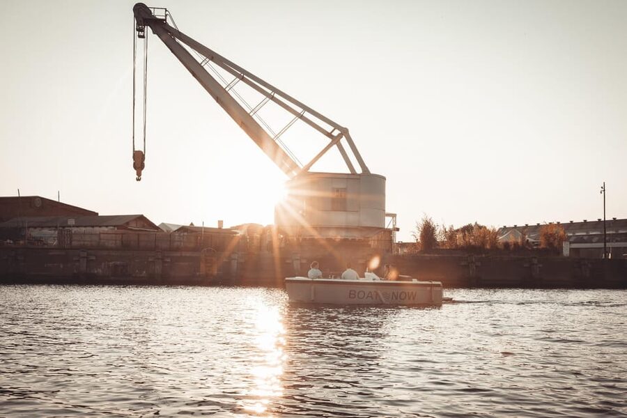 Lübeck: Electric Boat Rental - without driving licence - Price and overall value for a private group