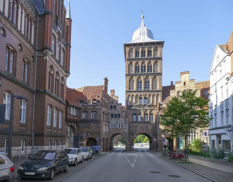 Lübeck: Express Walk with a Local - What to wear and what the walk demands