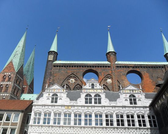 Lübeck: Hanseatic League History Walking Tour - Starting beside the Holsten Gate