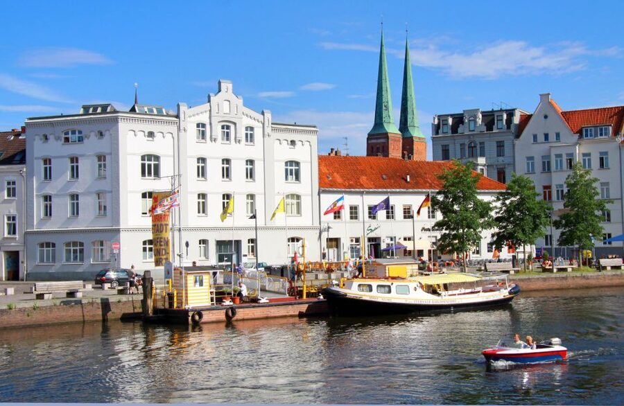 Lübeck: Old Town Highlights Private Walking Tour - Rathaus and the center of civic Lübeck