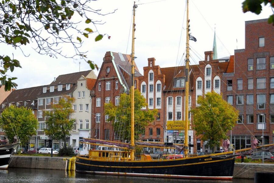 Lübeck: Old Town Highlights Private Walking Tour - Lübeck Cathedral and its sacred art