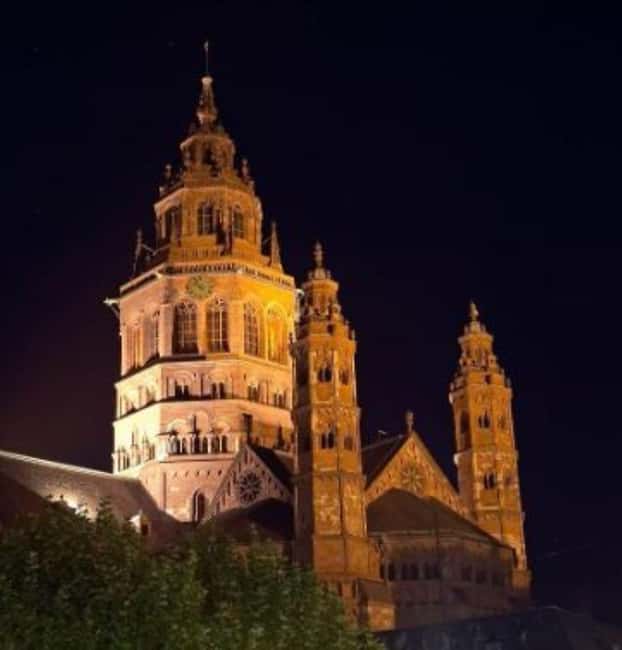 Mainz: guided evening tour of the Rhine embankment/old town in German and English - Starting beside the Rhine at the Hilton terrace