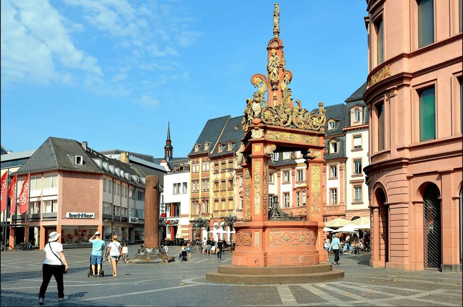 Mainz Highlights, private walking tour - A guide who keeps the story moving