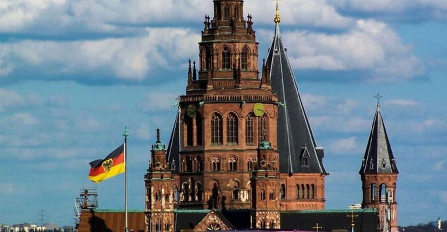 Mainz: Private custom tour with a local guide - Mainz Cathedral and the historic center