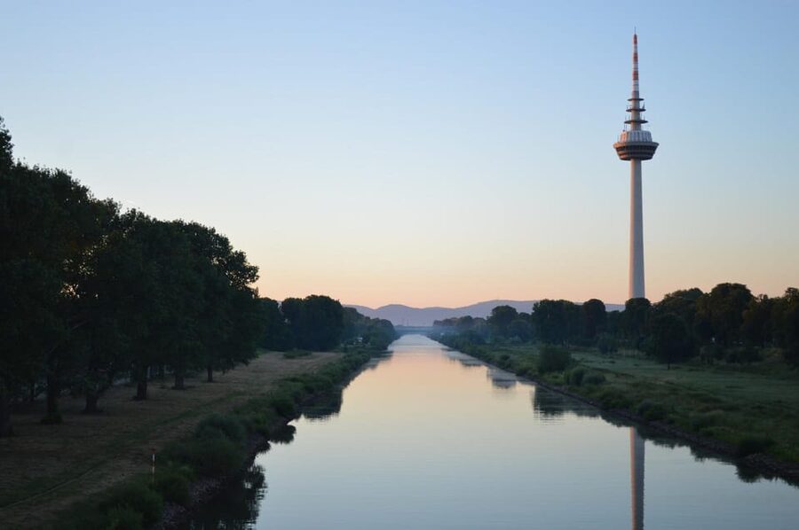 Mannheim: Express Walk with a Local in 60 minutes - From Barockschloss to the city center