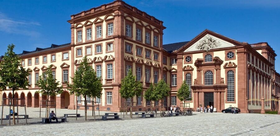 Mannheim: Express Walk with a Local in 60 minutes - The Water Tower and Mannheim’s public face
