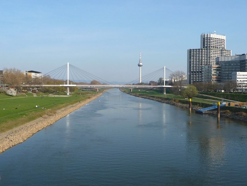 Mannheim: Express Walk with a Local in 60 minutes - Starting behind the Water Tower gates