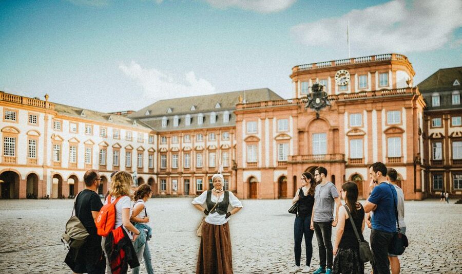 Mannheim, guided costume tour: Hangmen, Witches, Huguenots - Blood judgment and the hard mechanics of punishment