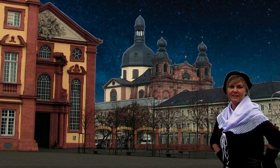Mannheim: Public Night Watchman Tour with Night Watchwoman Marie - Paradeplatz and the changing face of the city