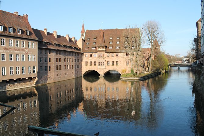 Medieval Tour in Nuremberg in Spanish - Hauptmarkt begins the story at 3:30 pm