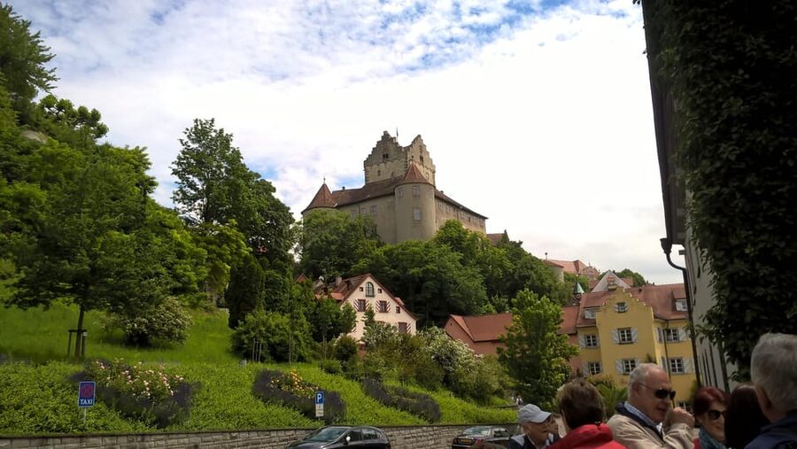 Meersburg: Public city tour with wine tasting - How the timing feels in practice