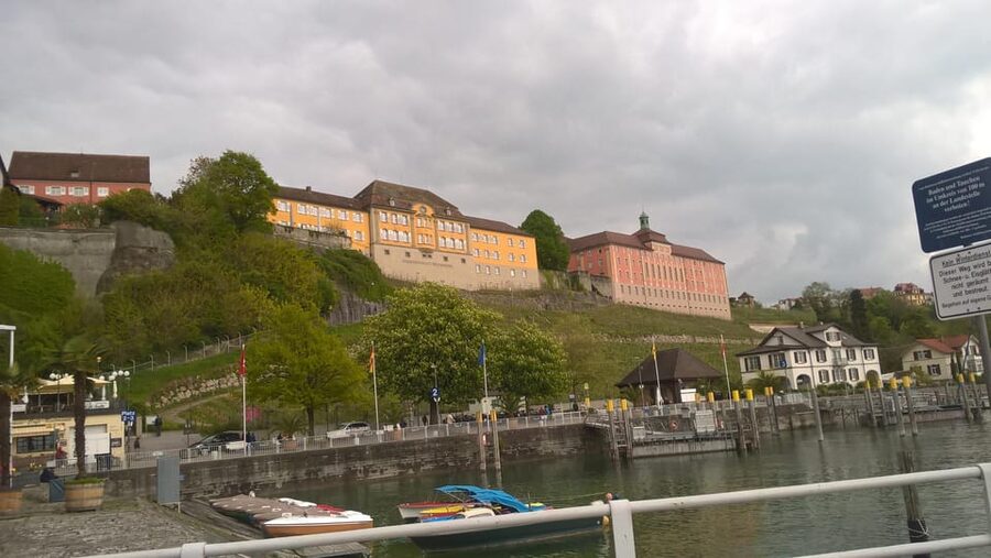 Meersburg: Public city tour with wine tasting - Starting at Bismarckplatz and entering old Meersburg