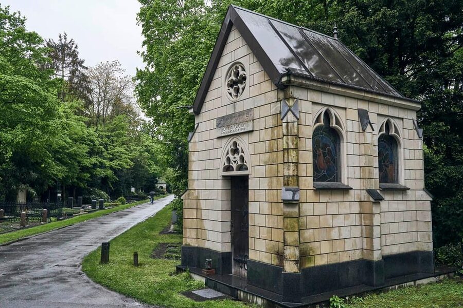 Melaten Friedhof: Guided tour with all senses - Five details that make this cemetery tour special