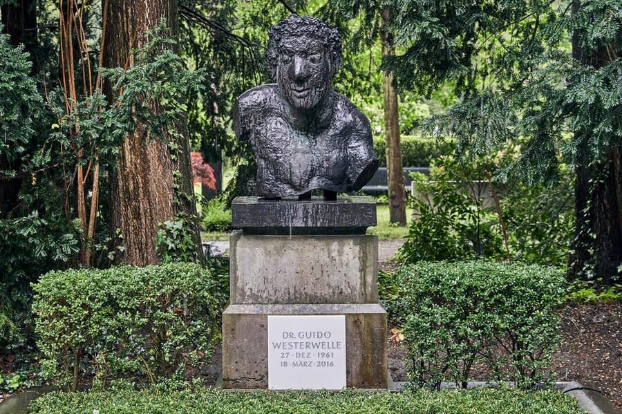 Melaten Friedhof: Guided tour with all senses - The first graves reveal Cologne’s character