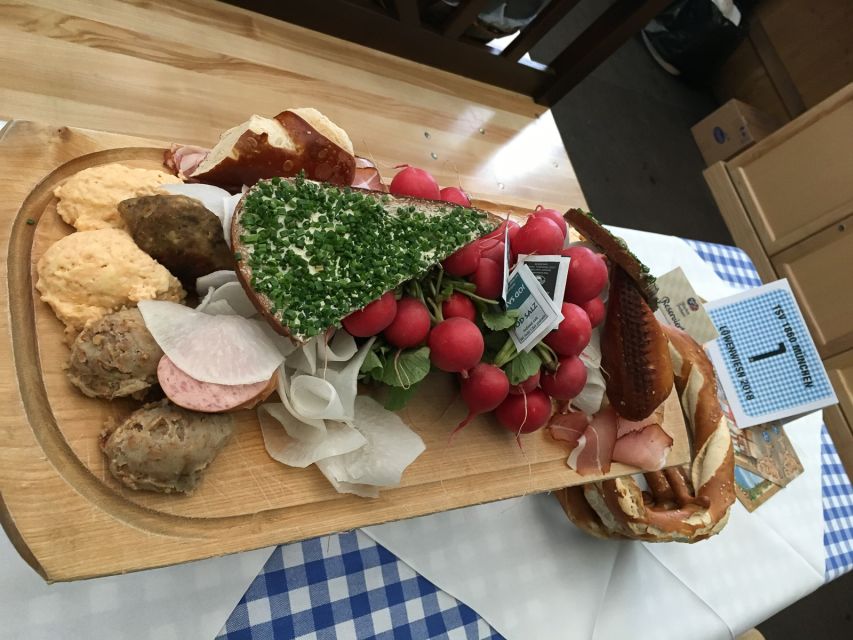 München: Oktoberfest Experience and Lunch in Tent - Three and a half hours at the right pace