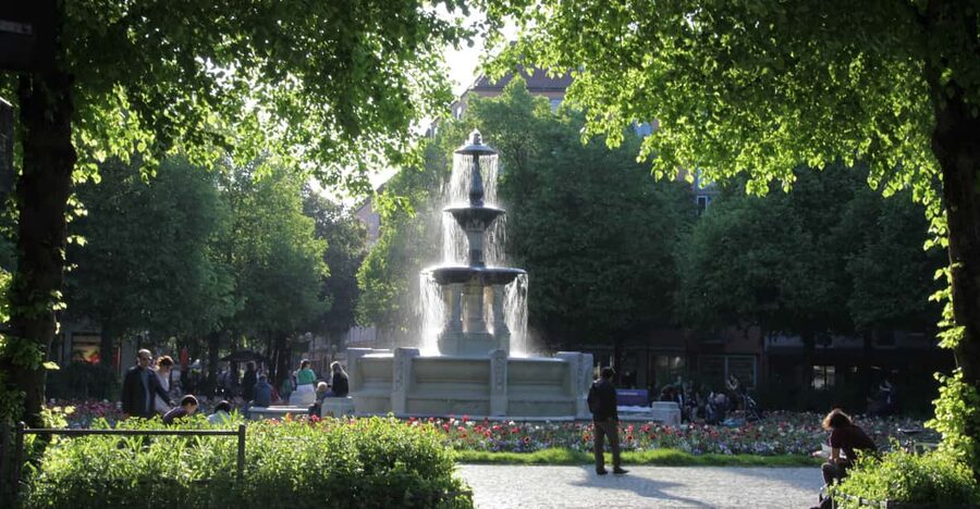 Munich: 3-Hour Food Tour Through Haidhausen in GERMAN - Weißenburger Platz and the first taste of Haidhausen