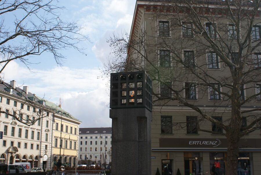 Munich and Nazi History Combination Day Tour Small Group - Königsplatz and the Führerbau