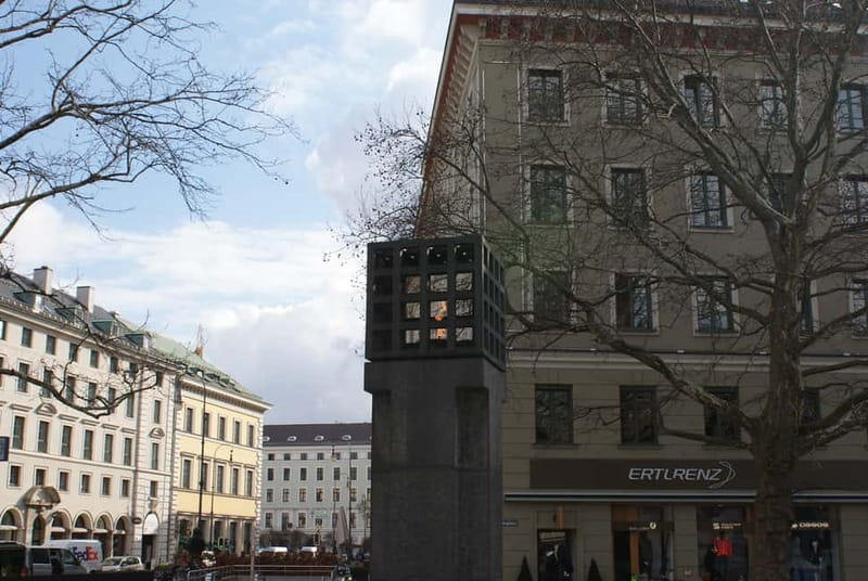 Munich and Nazi History Combination Day Tour Small Group - The guide and group size