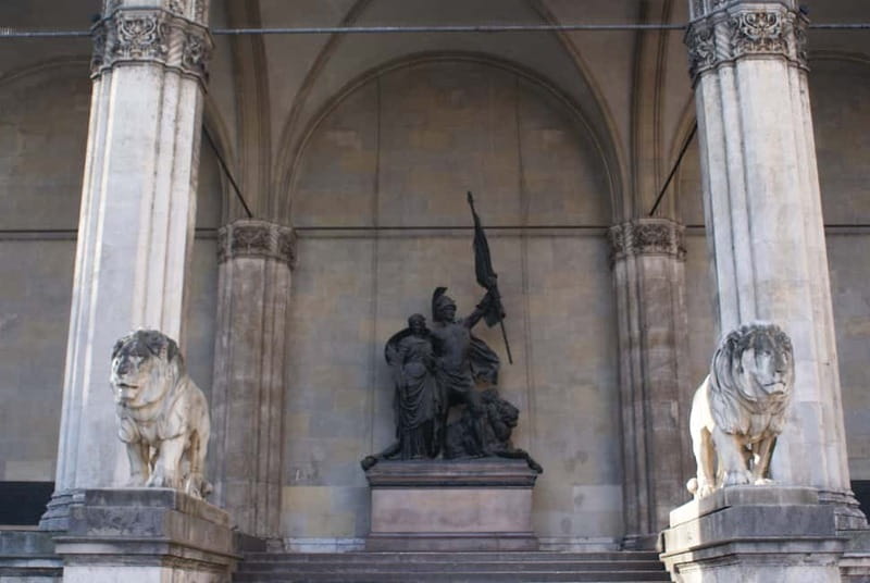 Munich and Nazi History Combination Day Tour Small Group - Meeting at Marienplatz at 9 a.m.