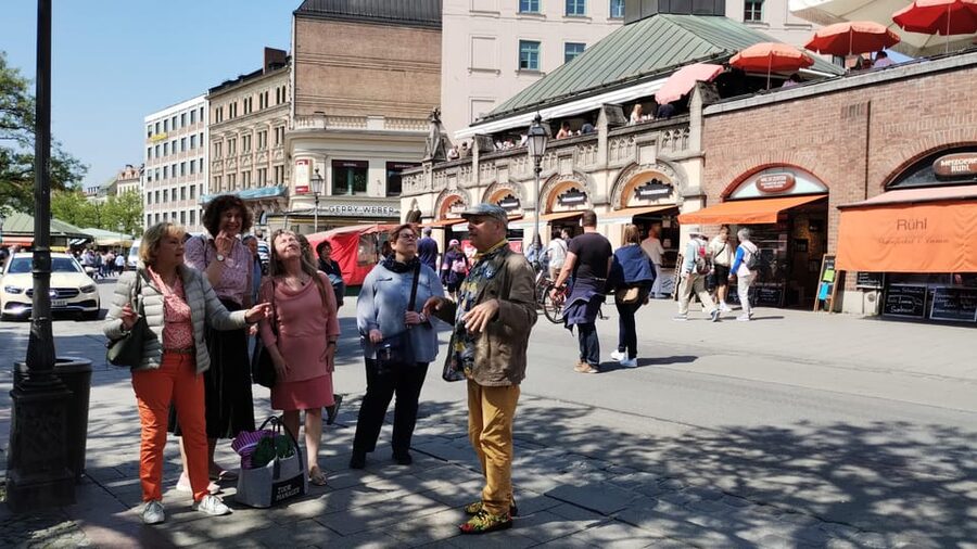 Munich: Bavarian Beer Walking Tour with Samples - Hofbräuhaus: famous, crowded, and worth seeing