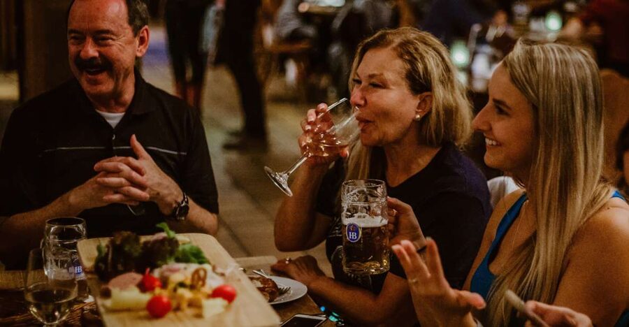 Munich: Beer and Food Tour with Dinner & Oktoberfest Museum - Tasting several German beer styles