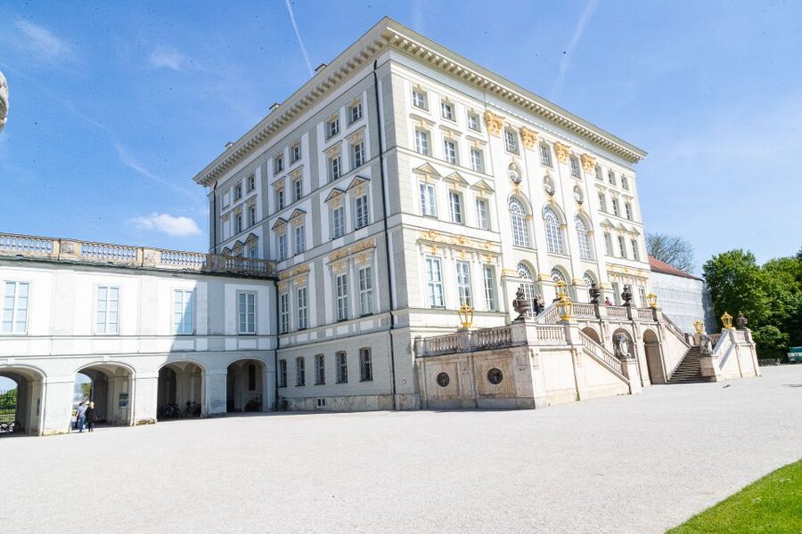 Munich: Big Bus Hop-On Hop-Off Sightseeing Bus Tour - Odeonsplatz and the Eisbach stop