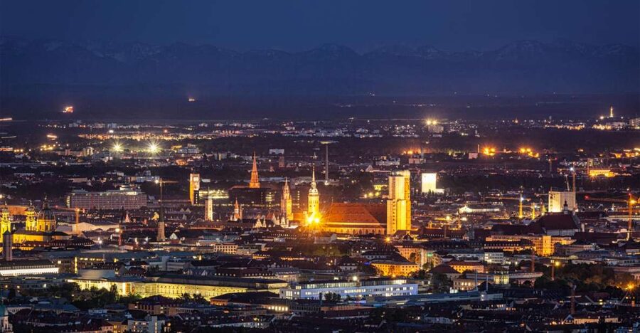 Munich: Christmas Market Magic Walking Tour with a Local - What the one-hour route can offer