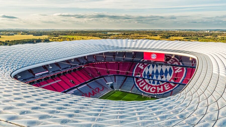 Munich: City Bus Tour & FC Bayern Munich Allianz Arena Tour - One hour at the FC Bayern Museum and fan shop