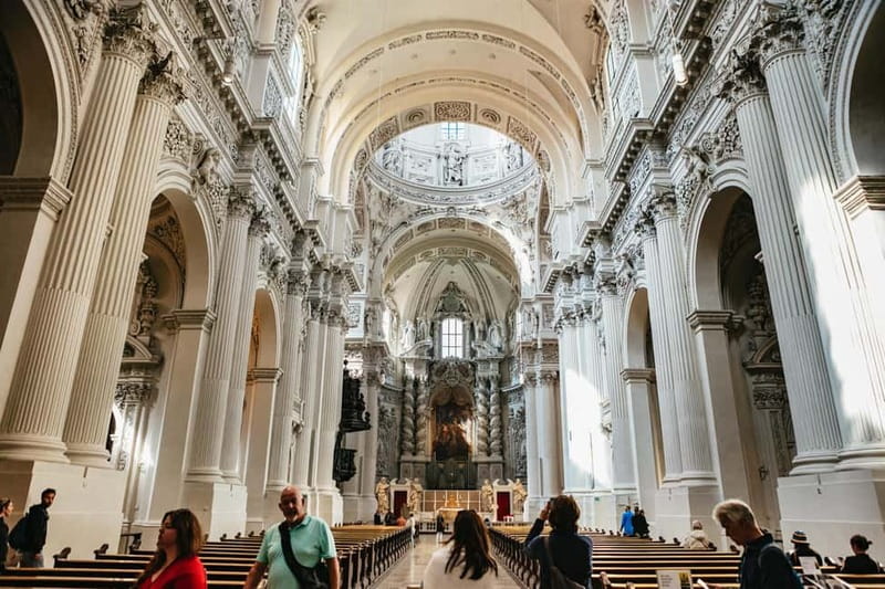 Munich: Classic Guided City Tour by Bike (English Tour Only) - The guides make or break the ride