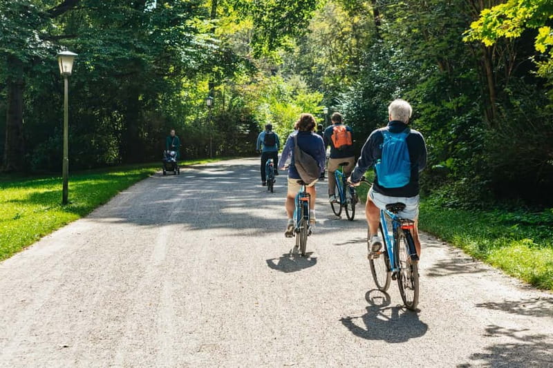 Munich: Classic Guided City Tour by Bike (English Tour Only) - Bikes, helmets, and riding conditions