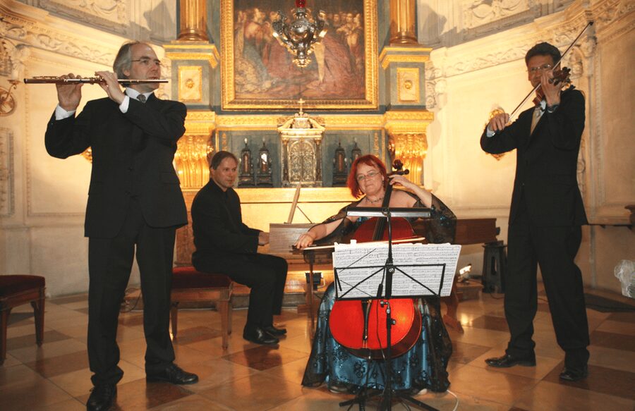 Munich: Classical Concert at the Residenz Palace - Arriving at the Residenz and finding the Lion Gate