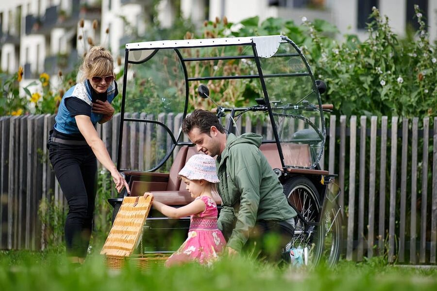Munich: Day-rent rickshaw and explore Munich yourself - Nymphenburg Palace and a longer cross-city ride