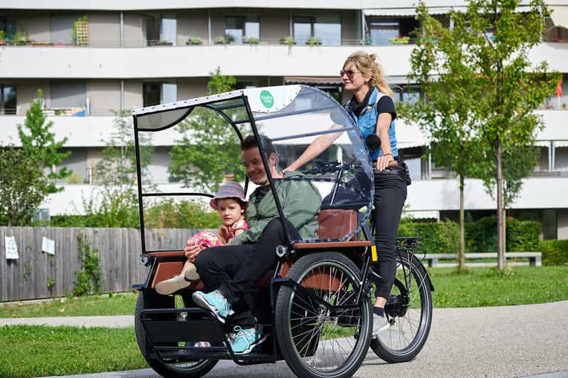 Munich: Day-rent rickshaw and explore Munich yourself - The English Garden as your open-air finale