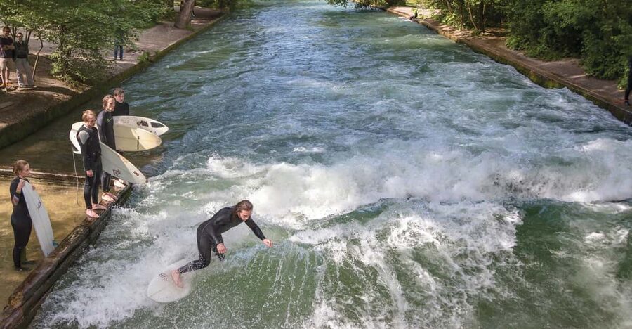 Munich: Eisbachwelle River Surfing Experience - Learning to surf a standing river wave