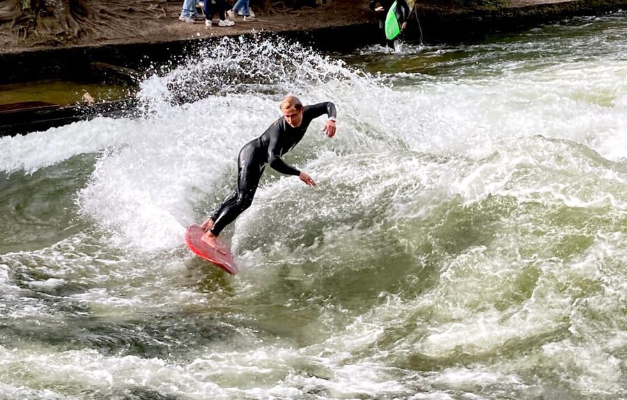 Munich: Eisbachwelle River Surfing Experience - Staying safe in the Eisbach current