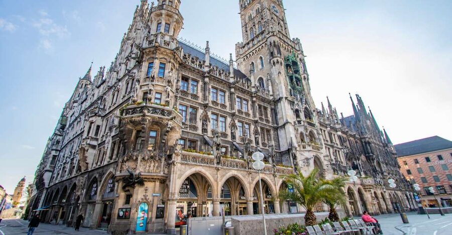 Munich: Express Walk with a Local in 90 minutes - A quick Munich orientation from Café Frischhut