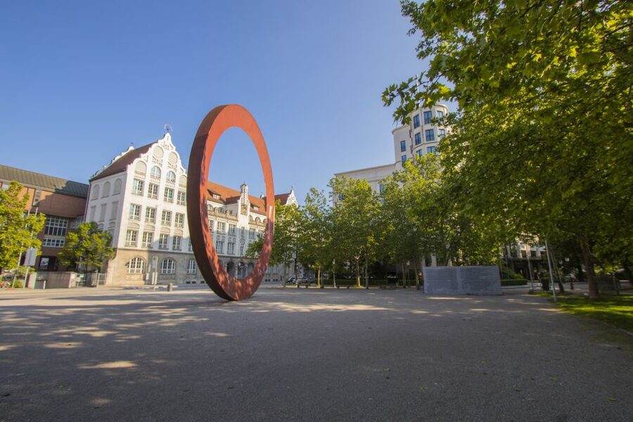 Munich: Express Walk with a Local in 90 minutes - Viktualienmarkt adds Munich’s everyday flavor