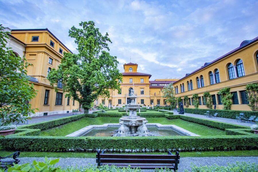Munich: Express Walk with a Local in 90 minutes - Beer gardens are part of the local lesson