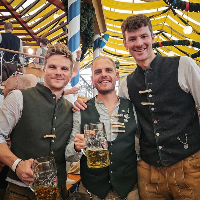 Munich: Guided Oktoberfest Experience with Beer and Lunch - Why a guided Oktoberfest day can be worth it