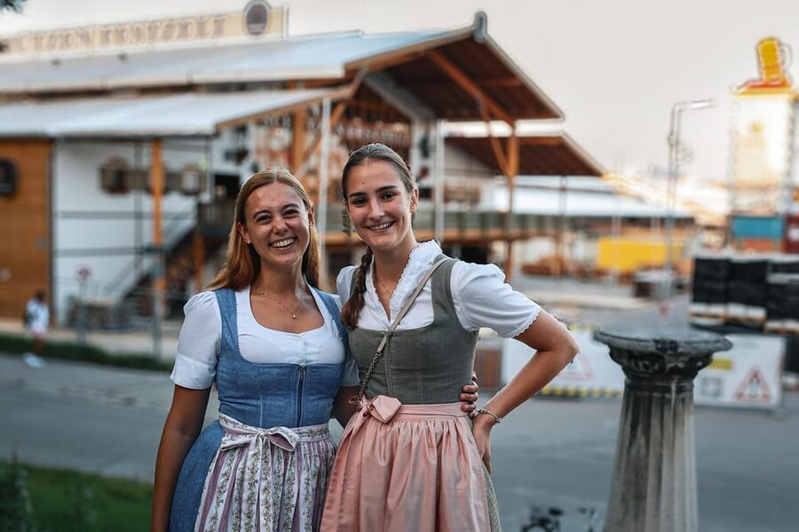 Munich: Guided Oktoberfest Experience with Beer and Lunch - Walking the Oktoberfest grounds for about an hour
