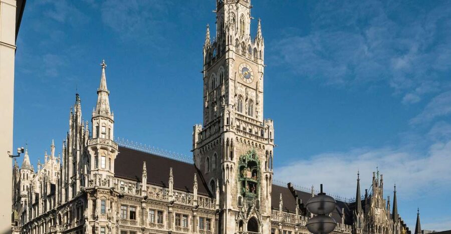 Munich: Guided Tour of the historic Town Hall on Marienplatz - Starting beneath the Glockenspiel at Marienplatz