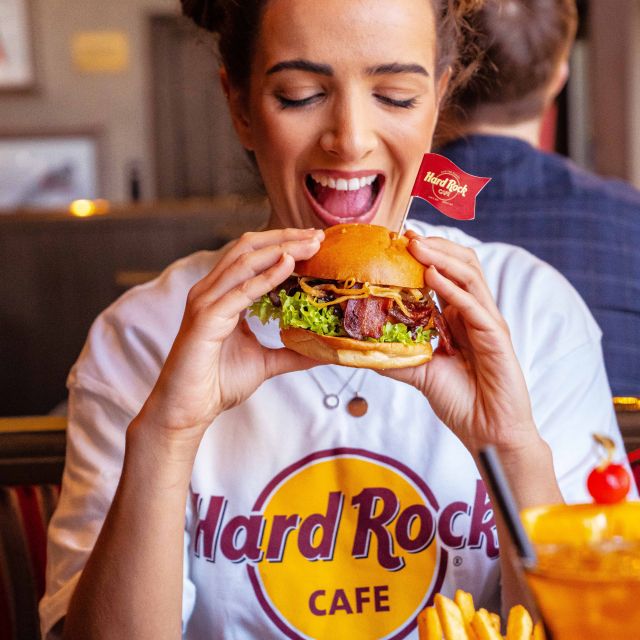 Munich: Hard Rock Cafe with Set Menu for Lunch or Dinner - What priority seating really gives you