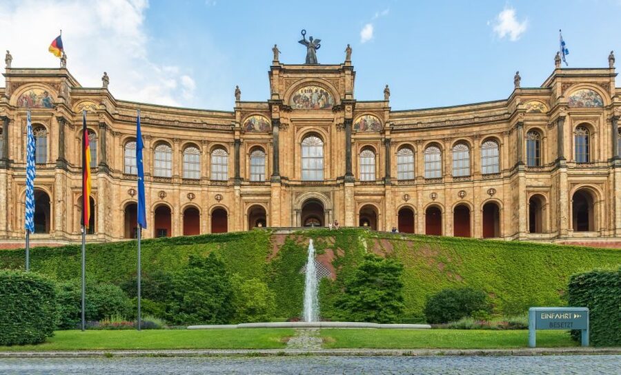 Munich: Highlights Private Bike Tour with Licensed Guide - Booking details that affect your day