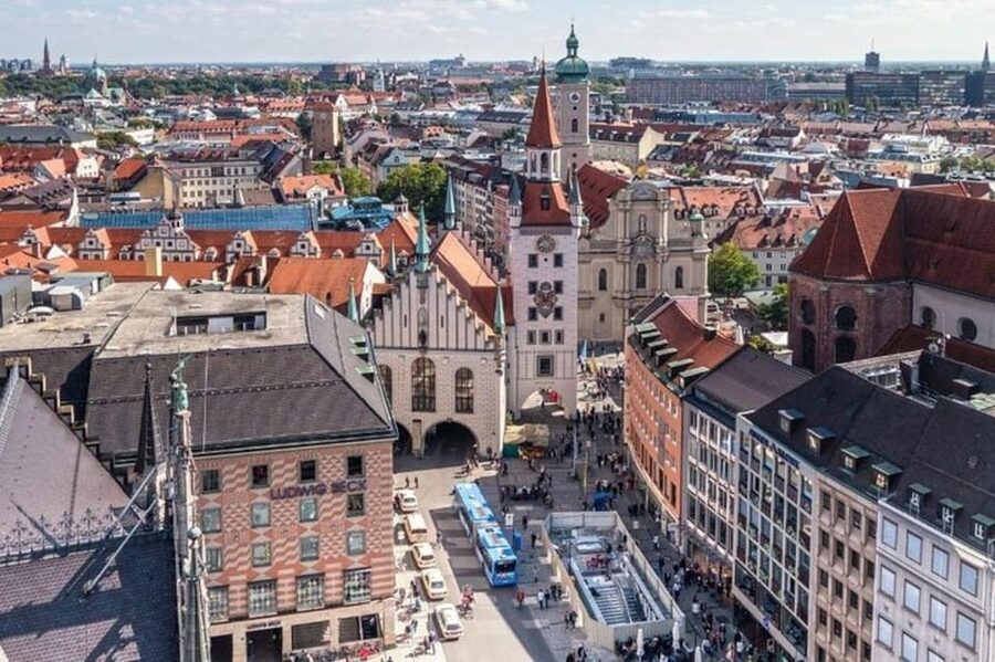 Munich: Highlights Walking Tour with a Guide - Starting at Marienplatz and the Julia-Capulet-Statue