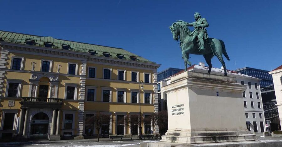Munich: Historical Walking Tour Maxvorstadt with GEO Epoche - Starting at Theatinerkirche and Odeonsplatz