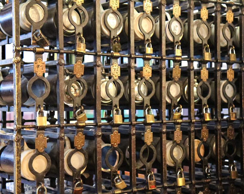 Munich: Hofbräuhaus Guided Tour with 1 Beer - What the Guides Add to the Experience