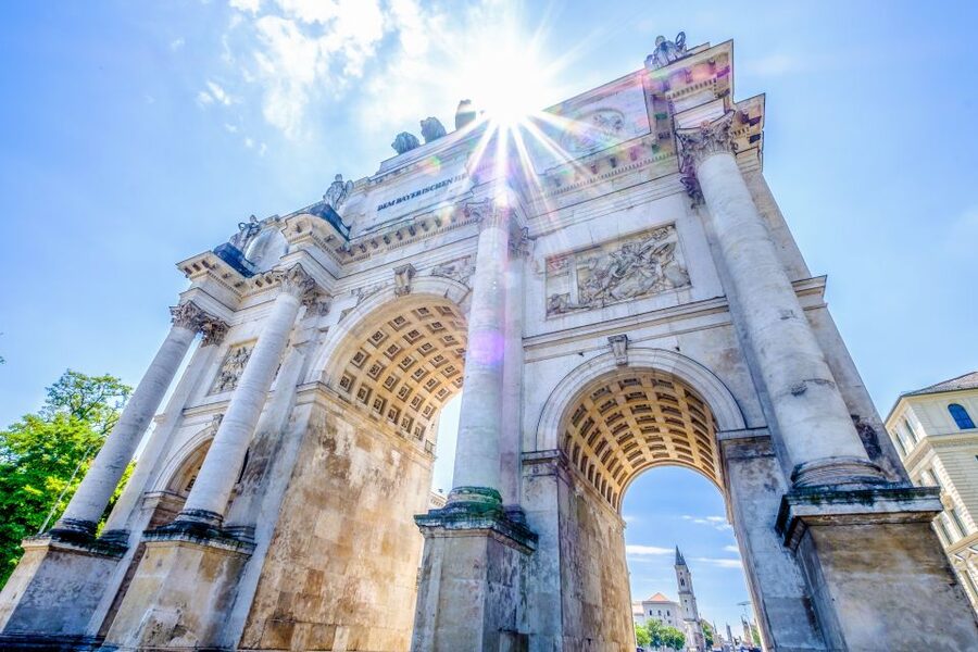 Munich Hop-On Hop-Off Tour: 1-Day or 2-Day Ticket - Schwabing and the English Garden