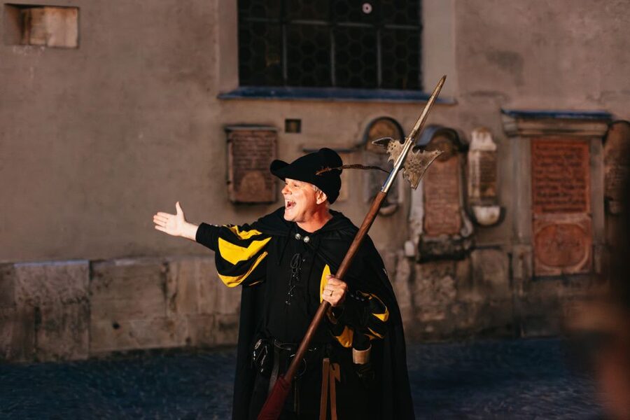 Munich: Middle Ages Tour with Night Watchman - Meeting Wolfram at Marienplatz